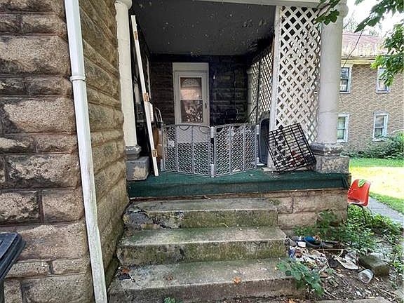 4th image of 27 Livingston Ave