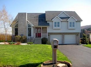 106 Edgewood Dr, New Stanton, PA 15672