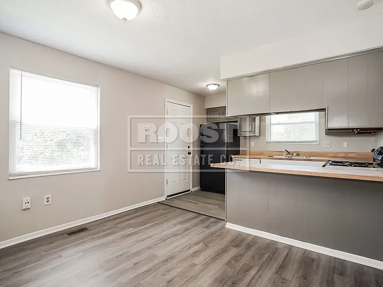 5623-5625 Chatford Dr — Photo 4
