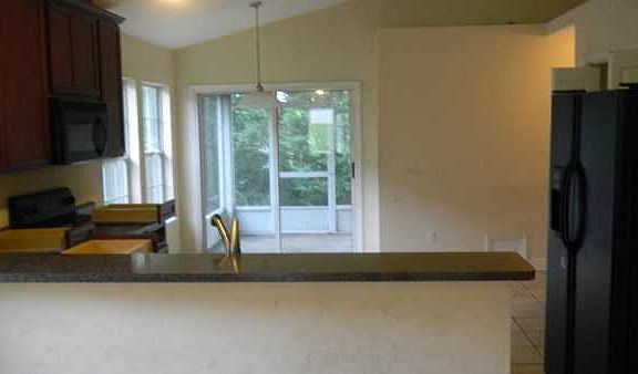 4th image of 961 Willow Creek Ln