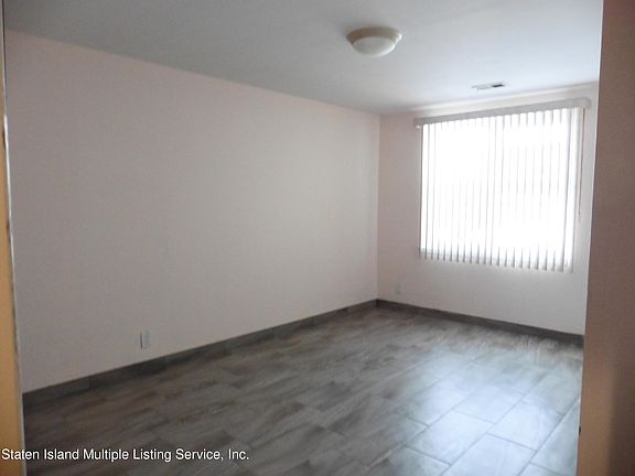5th image of 910 Armstrong Ave APT 1-2
