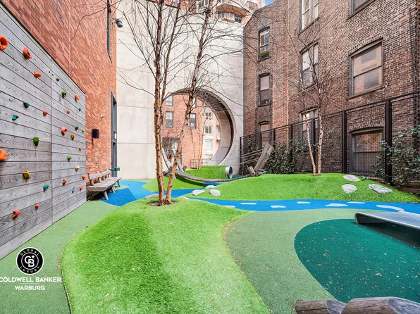 200 East 95th Street image 20 of 23