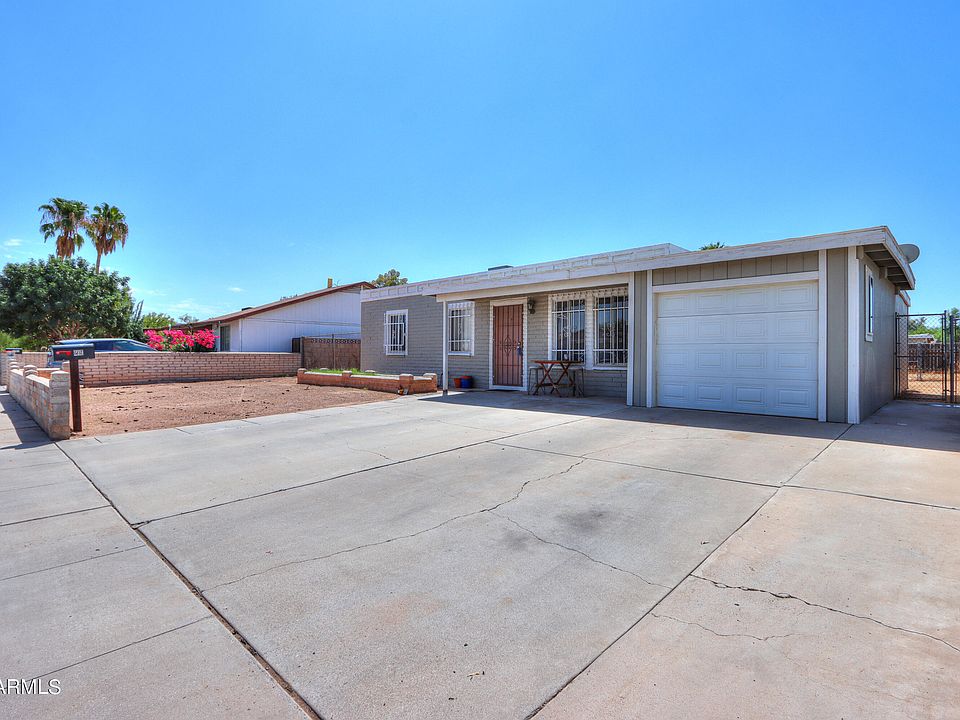 1st image of 219 E SAGUARO Street