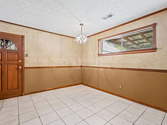 4th image of 1224 Bradbury Dr