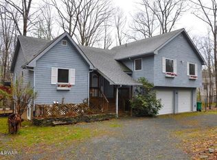 84 Aspen Ridge Dr, Hawley, PA 18428