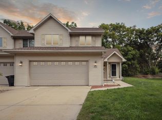 998 Coggins Ct, Green Bay, WI 54313