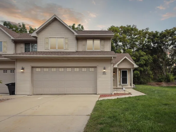 998 Coggins Ct, Green Bay, WI 54313
