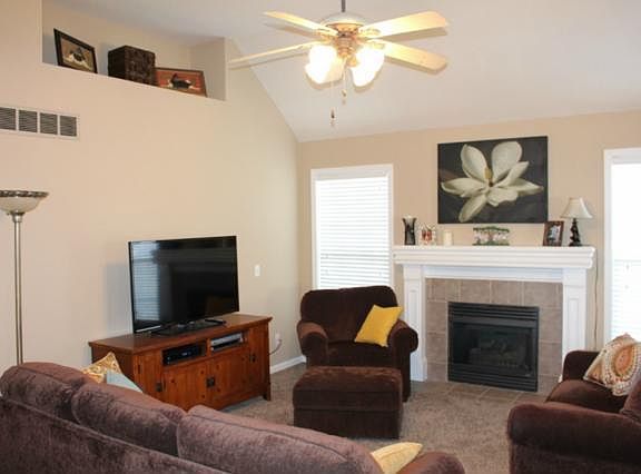 3rd image of 6202 Greenway Ct