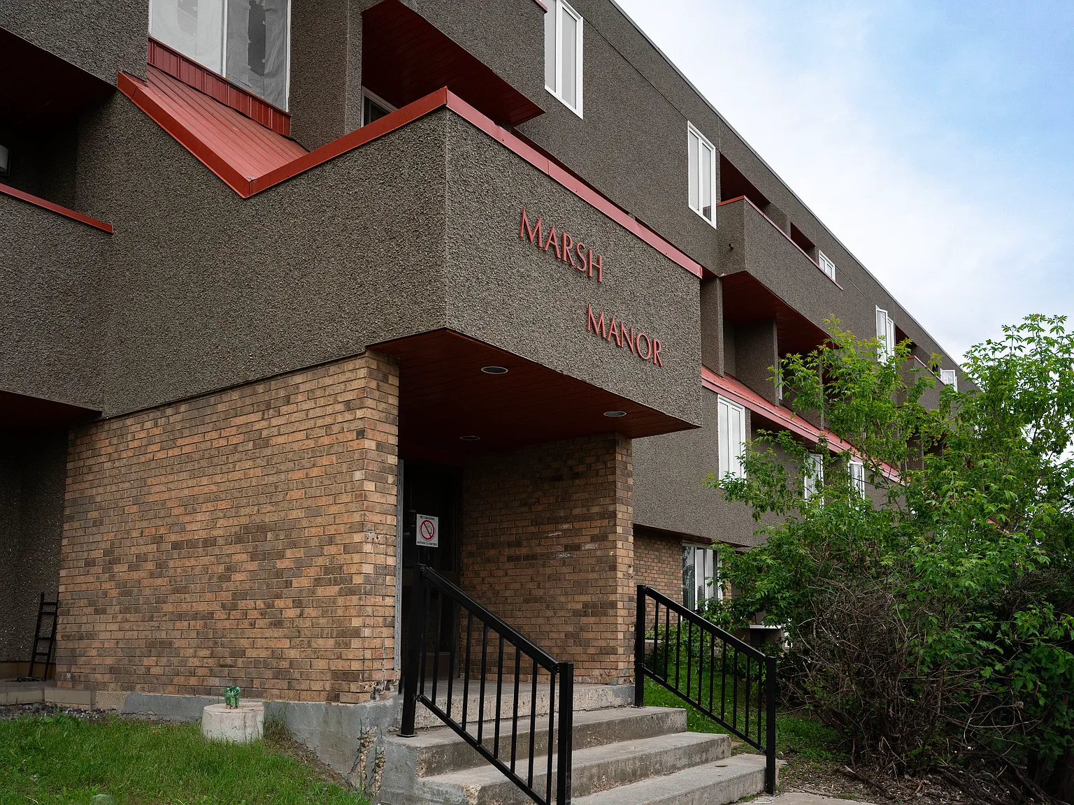 Marsh Manor Apartments — Photo 2