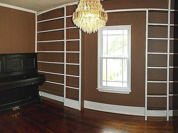 5th image of 4509 Rockford Ln
