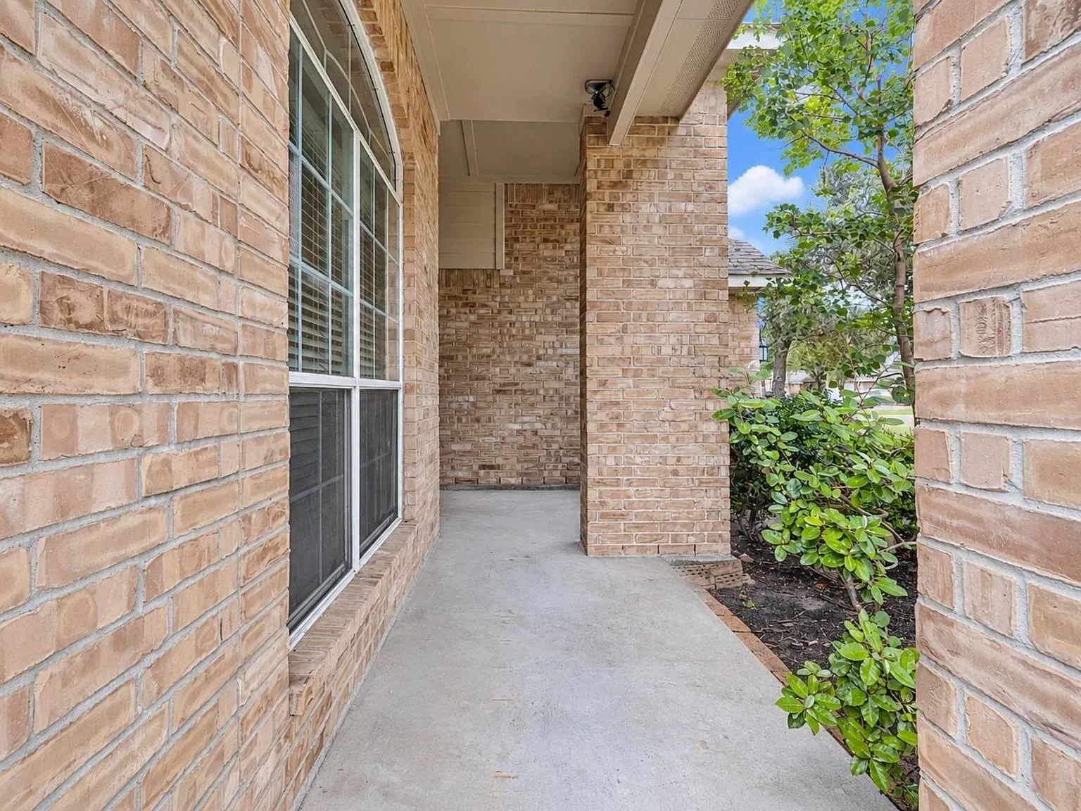 4 bed, 2.5 bath, 2257 sqft, $2,200 — Photo 4