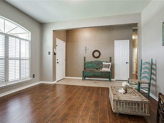 5th image of 921 Meghann Ln