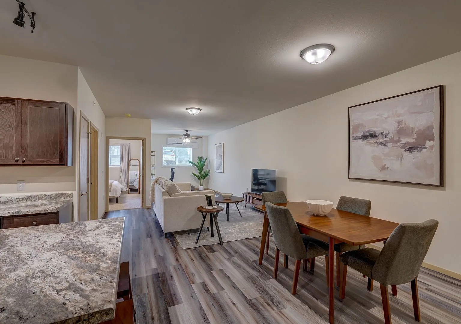 Fully Furnished Short Term Lease — Photo 2