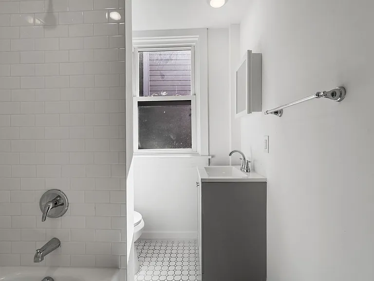 2306 E Carson St — Photo 7
