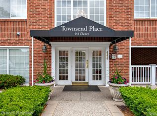444 Chester St APT 420, Birmingham, MI 48009