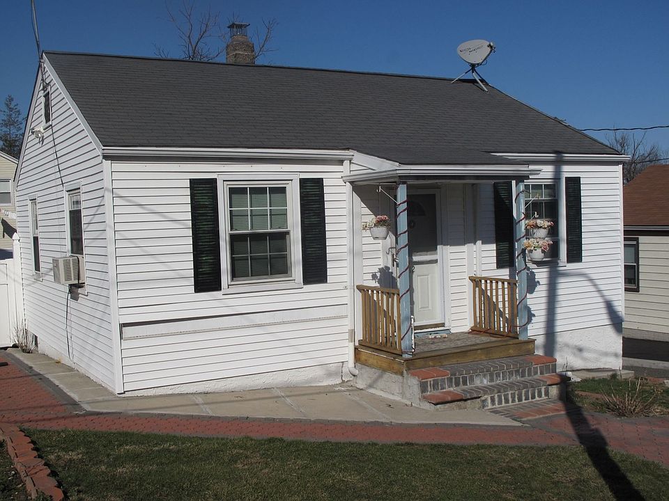 1st image of 12 Floral Ln