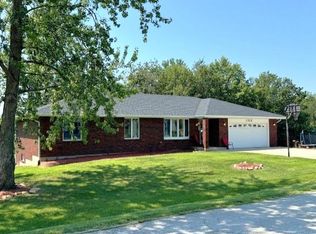1312 Magnolia St, Macon, MO 63552