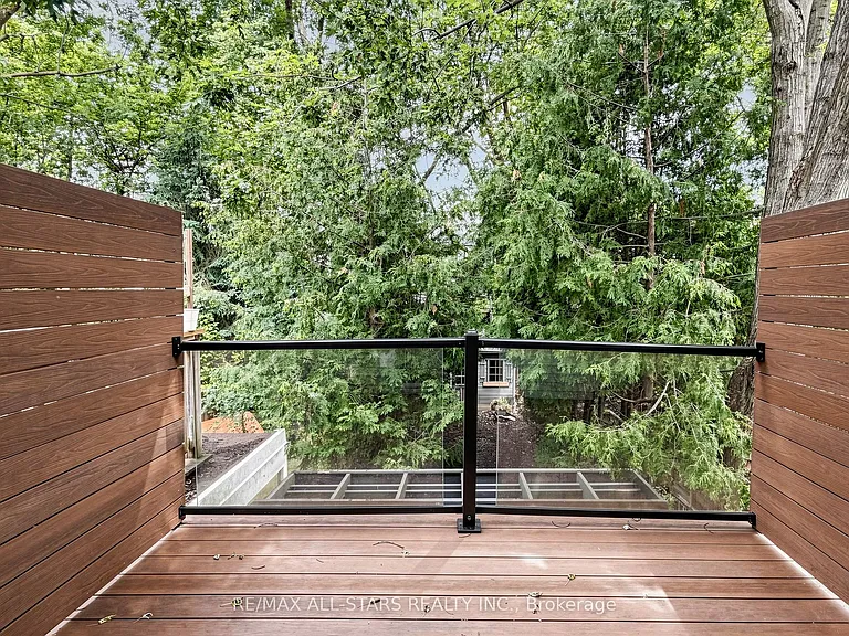 68 Macpherson Ave — Photo 31