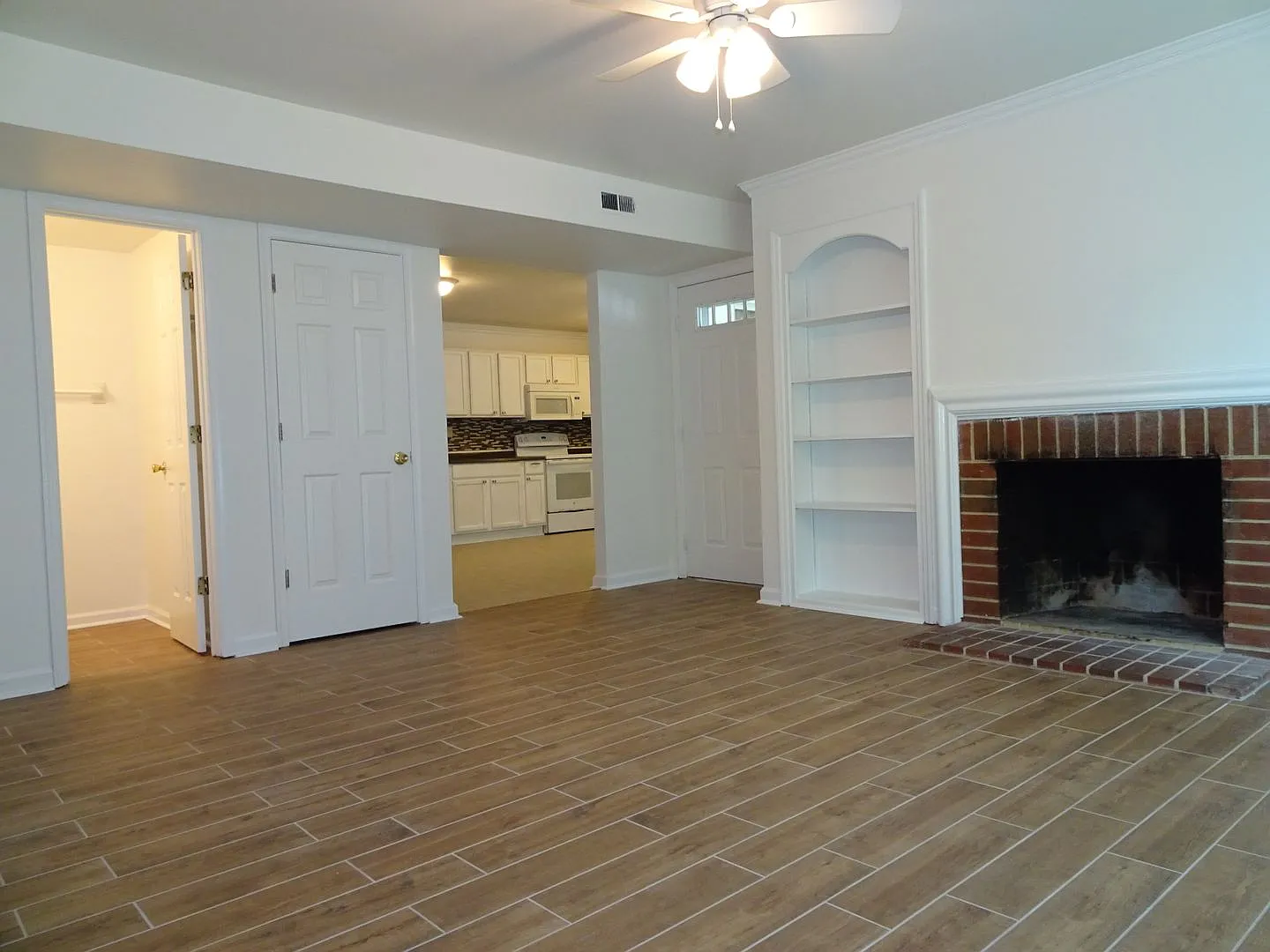 3 Bedroom 2.5 Bath Condo in Yorkshire Downs for Rent — Photo 2