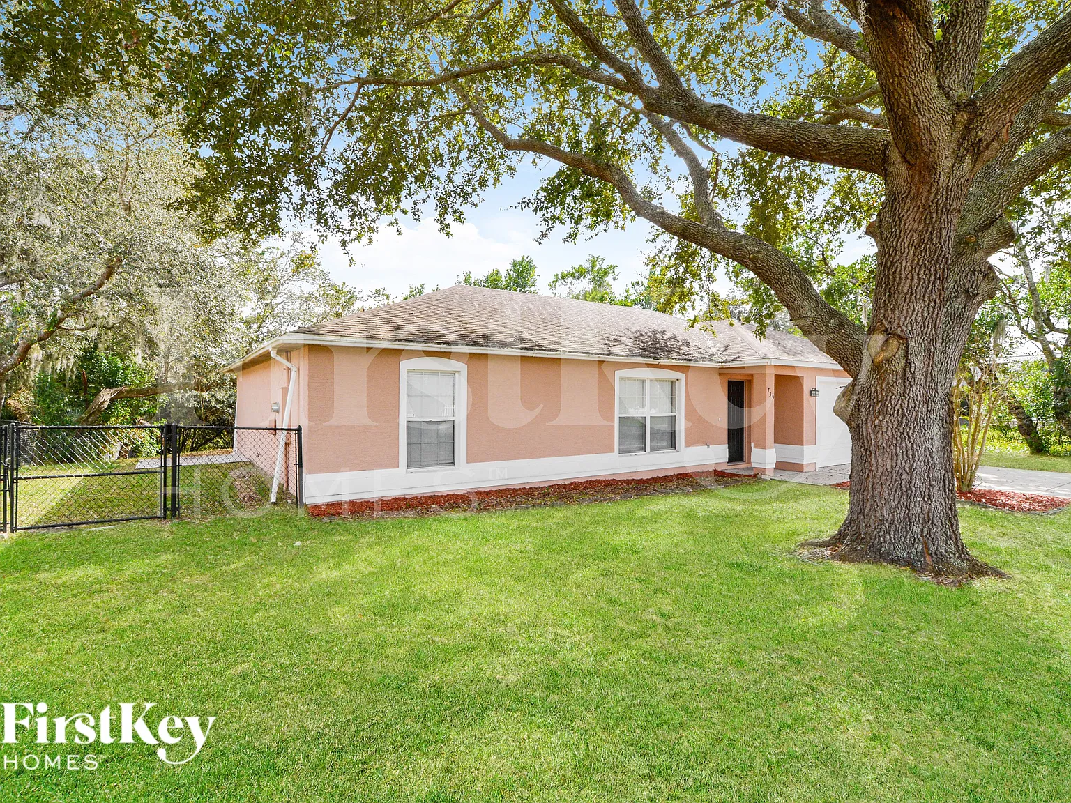 3 bed, 2.0 bath, 1460 sqft, $2,145 — Photo 2