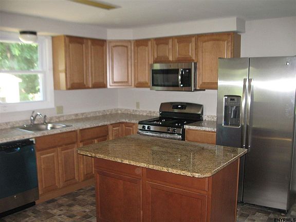 3rd image of 17 Poplar St