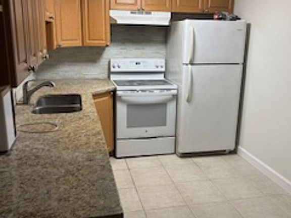 5th image of 5221 S Bayshore Blvd #7