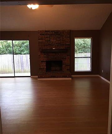 3rd image of 922 Pierce Arrow Dr