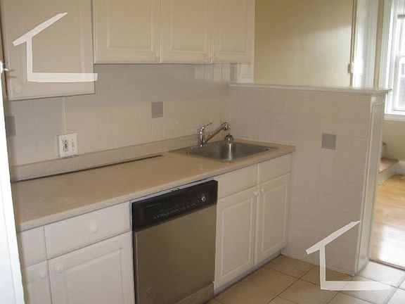 2nd image of 318 Saint Paul St #11BW