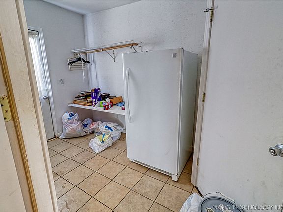 4th image of 610 McArthur Ln