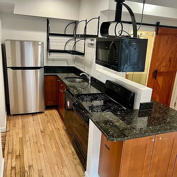 257 Pleasant St #8 — Photo 5