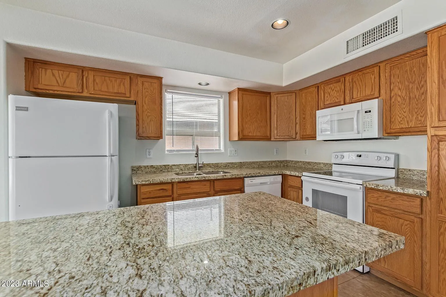 4 bed, 2.5 bath, 2038 sqft, $1,450 — Photo 3