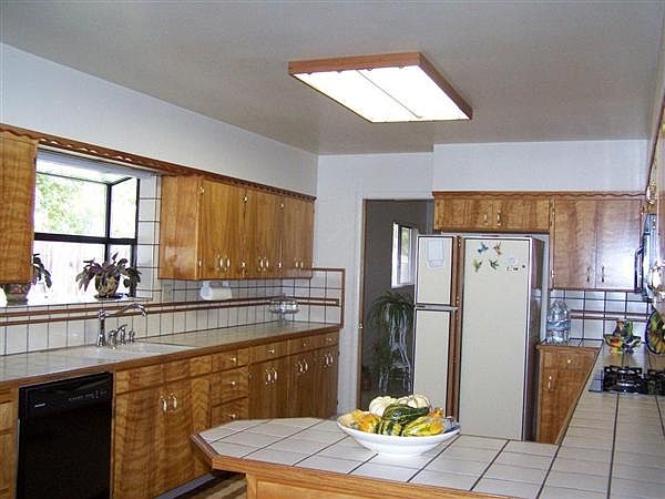 1st image of 420 Pomolita Dr