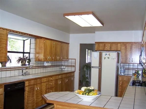 420 Pomolita Dr, Ukiah, CA 95482