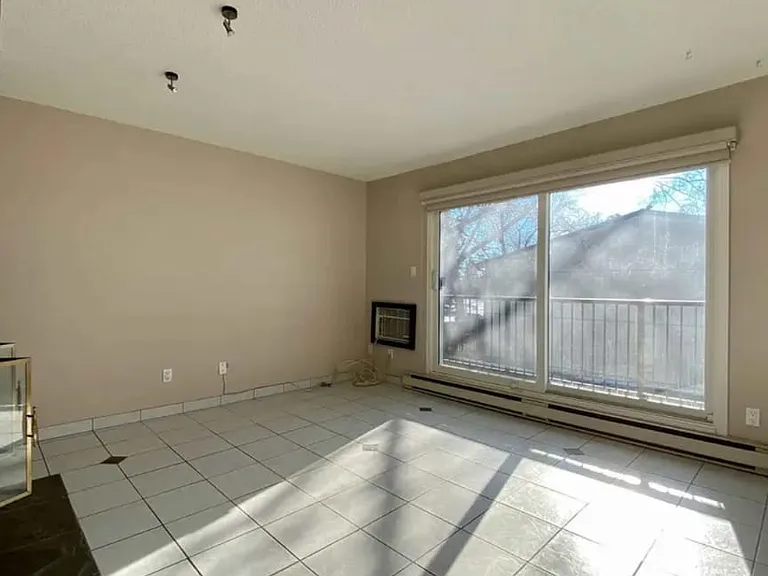 486 Kenaston Blvd #8 — Photo 2