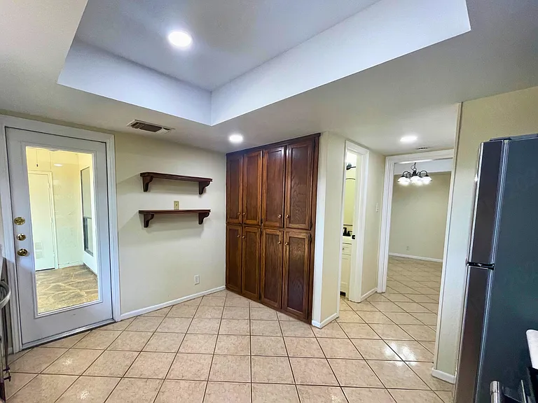 5868 Royal Rdg — Photo 11