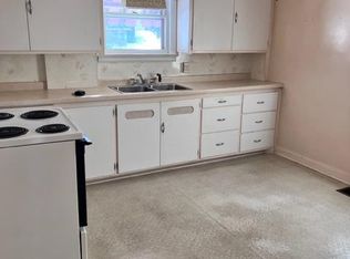 954 S 30th St #B, Manitowoc, WI 54220