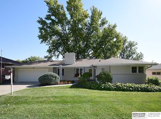 835 Parkwood Ln, Omaha, NE 68132