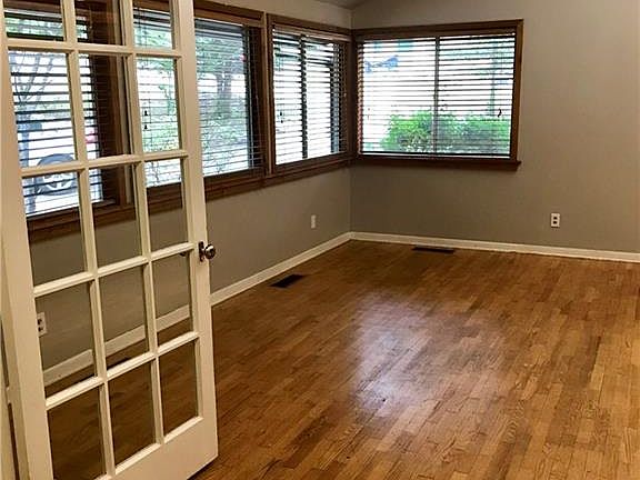 5th image of 1650 E Carolyn Dr