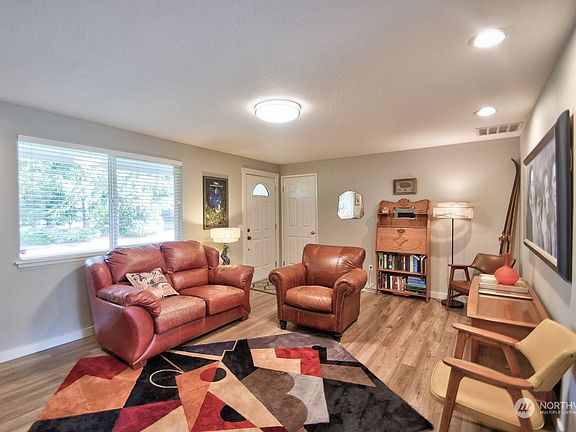 2nd image of 1837 Ethridge Court NE