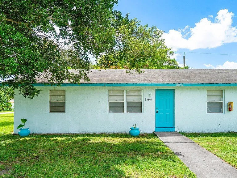 4861 Gulfstream Rd — Photo 1