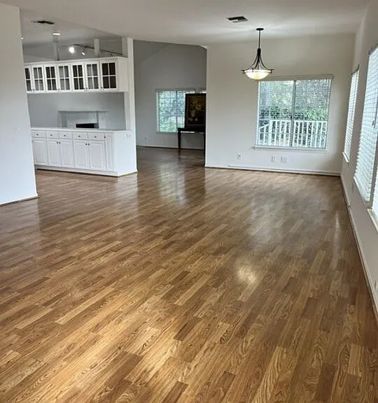 2561 Mayfield Ave — Photo 10