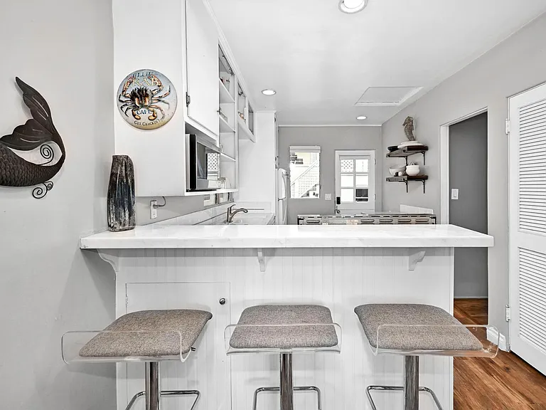 1405 W Bay Ave — Photo 14