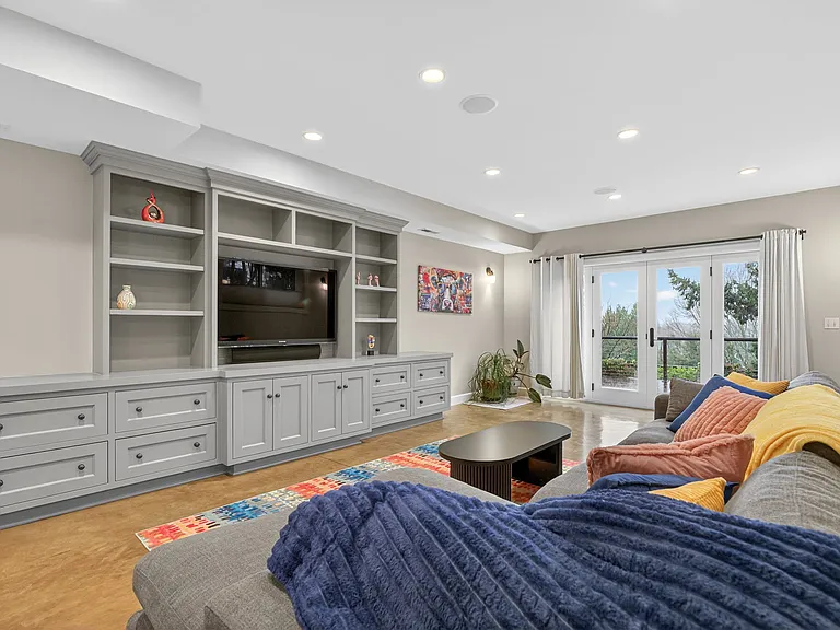 2028 NE Alameda Dr — Photo 27