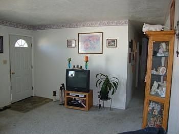 3rd image of 160 Earl Dr
