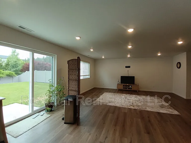 109 W Goldenrod Ave — Photo 12