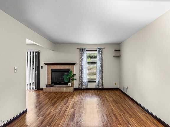 3rd image of 5 Woodside Drive