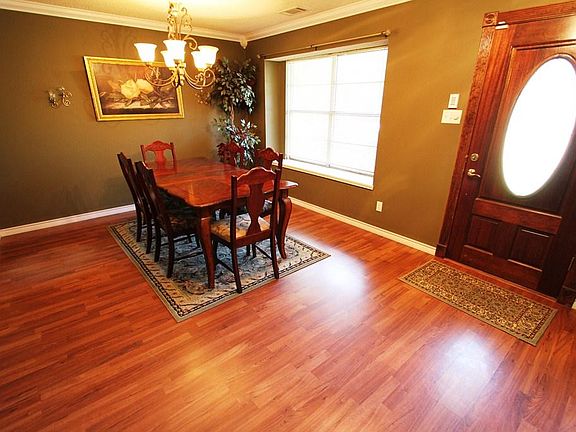 Formal dining with crown molding.