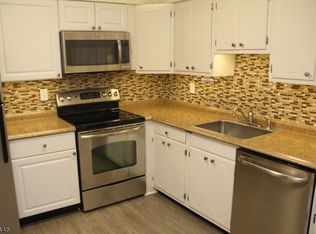 124 Peapack Rd, Far Hills, NJ 07931