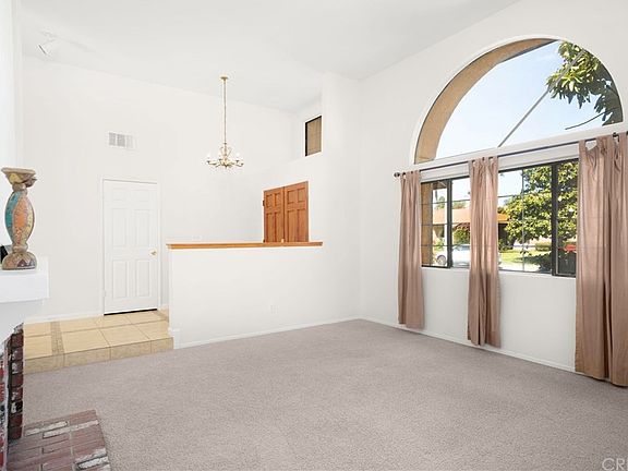 4th image of 598 Nicole Dr