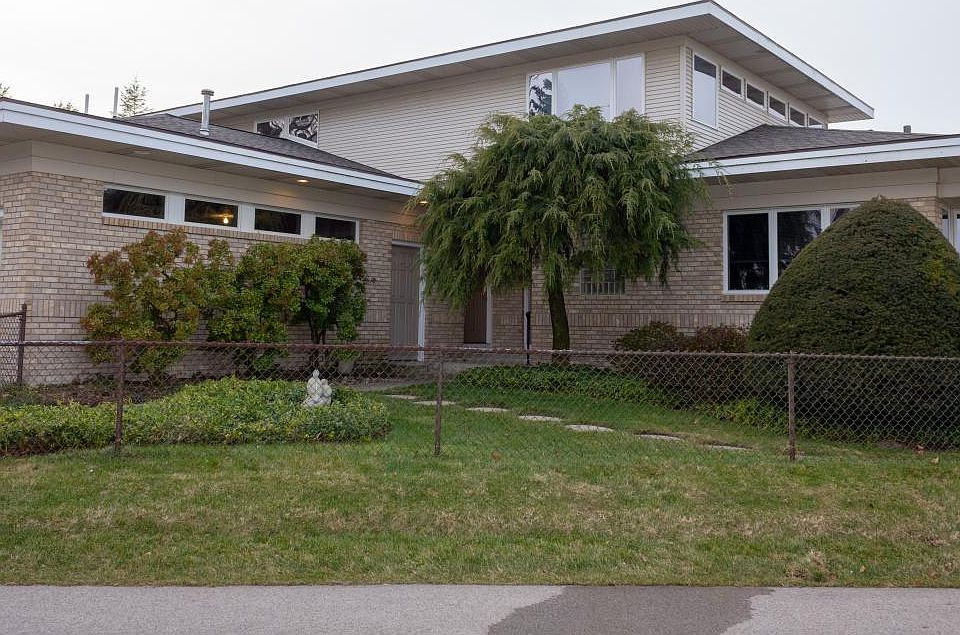 1st image of 528 Lake Dr